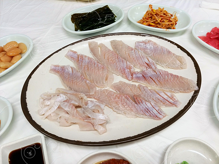 횟집 줄돔 회 , 기타 스끼다시 : 푸우딩 - 네이버 OGQ마켓 횟집 줄돔 회 , 기타 스끼다시  : 푸우딩 - 네이버 OGQ마켓