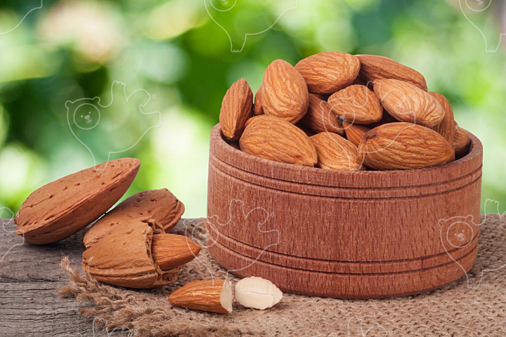 almonds in a bowl on the old wooden board with sackcloth and blurred garden background - NAVER OGQ 마켓