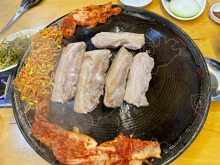 솥뚜껑 삼겹살 : 그림쟁이에요 - 네이버 OGQ마켓